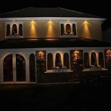 Lake Lodge Guesthouse 4*