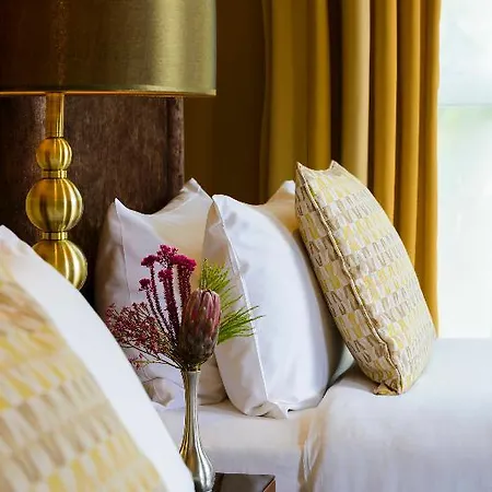 Lake Lodge Guesthouse 4*