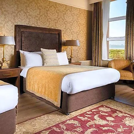 Lake Lodge Guesthouse بيت ضيافة 4*
