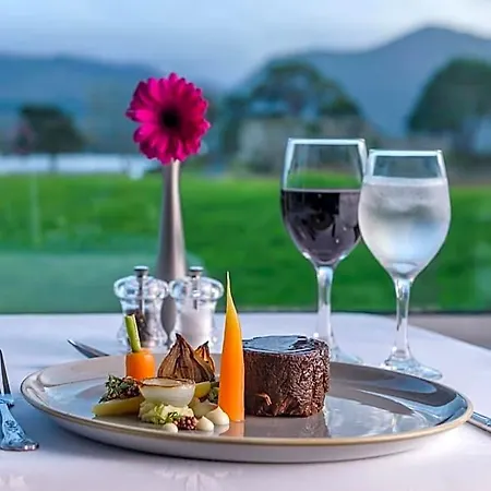 بيت ضيافة Lake Lodge Guesthouse 4*
