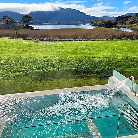 Lake Lodge Guesthouse 4*