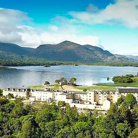 Lake Lodge Guesthouse بيت ضيافة
