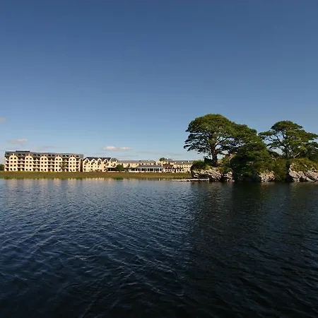 Lake Lodge Guesthouse بيت ضيافة