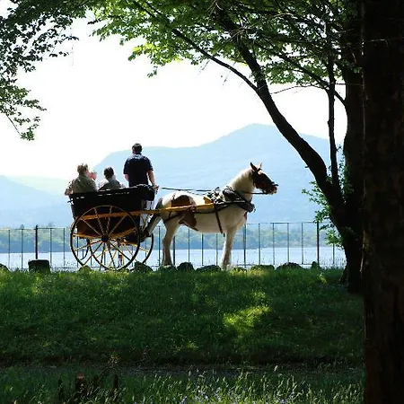 ゲストハウス Lake Lodge Guesthouse 4*