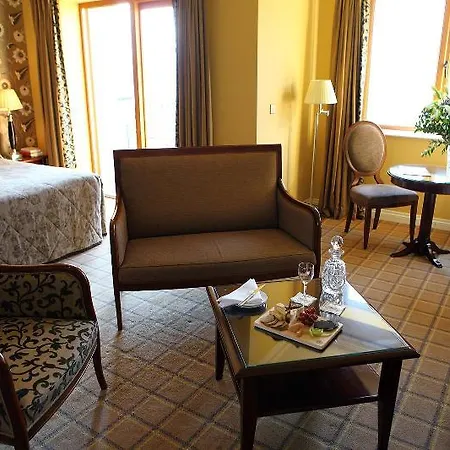 Lake Lodge Guesthouse ゲストハウス 4*