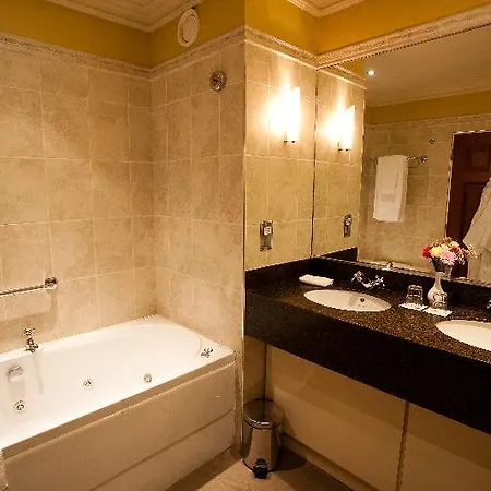 Lake Lodge Guesthouse بيت ضيافة