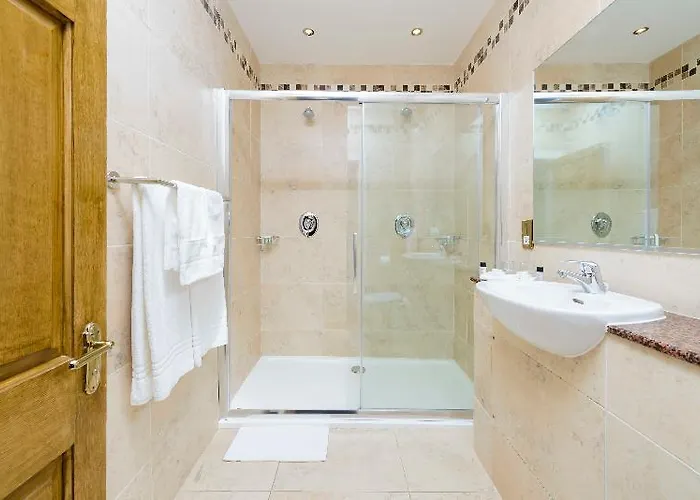 Lake Lodge Guesthouse 4*